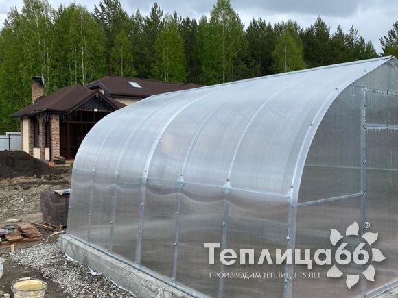 Теплица Рада Росинка Люкс из поликарбоната шириной 3 метра (шаг 0,65 м)